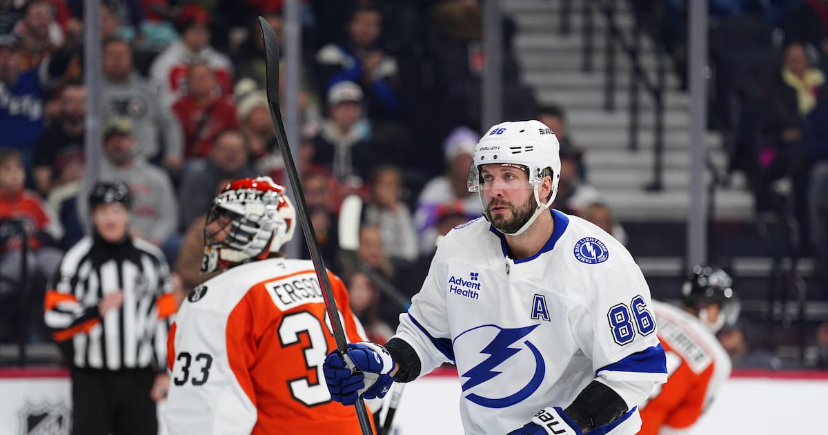 Nikita Kucherov scores on first two shots, Tampa Bay Lightning rout Philadelphia Flyers for ninth straight win