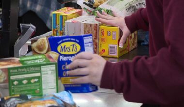 Shoppers stock up on essentials ahead of snowstorm