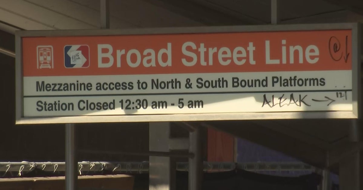 Man killed after falling off subway platform and being hit by train in Philadelphia, police say