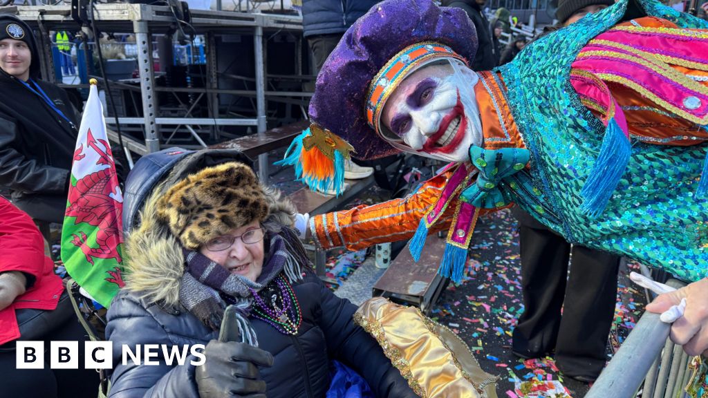 Swansea gran, 93, flies to Philadelphia folk parade she loves