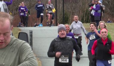 Runners embrace the cold at Shiver by the River