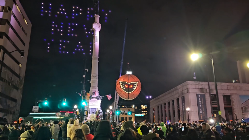 Allentown rings in New Year's 2026 with puck drop, drone show: Video