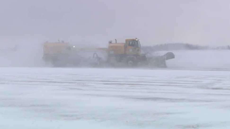Pittsburgh International Airport continues snow removal work