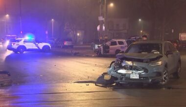 2 Philadelphia police officers injured in overnight crash in North Philly