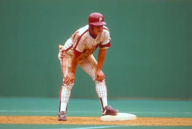 PHILADELPHIA, PA - CIRCA 1990:  Lenny Dykstra #4 of the Philadelphia Phillies looks on while standing on second base during an Major League Baseball game circa 1990 at Veterans Stadium in Philadelphia, Pennsylvania.  Dykstra played for the Phillies from 1989-96. (Photo by Focus on Sport/Getty Images)