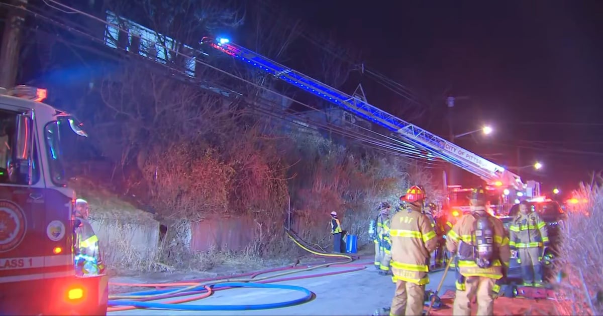 Man dead, his wife hospitalized after Pittsburgh house fire – WPXI