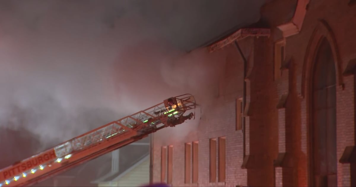 Smoke billows out of church in Pittsburgh’s Knoxville neighborhood – WPXI