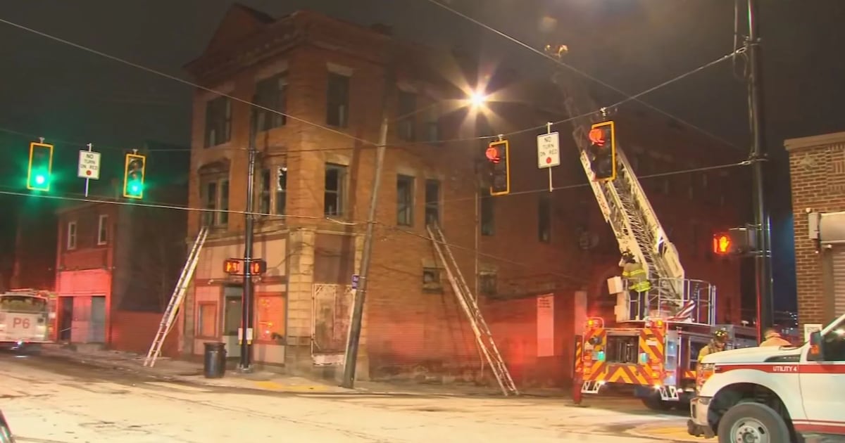 Firefighter taken to hospital for smoke inhalation after Pittsburgh apartment building fire – WPXI