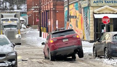 Vehicle gets stuck in sinkhole caused by water main break in Pittsburgh’s Strip District – WPXI