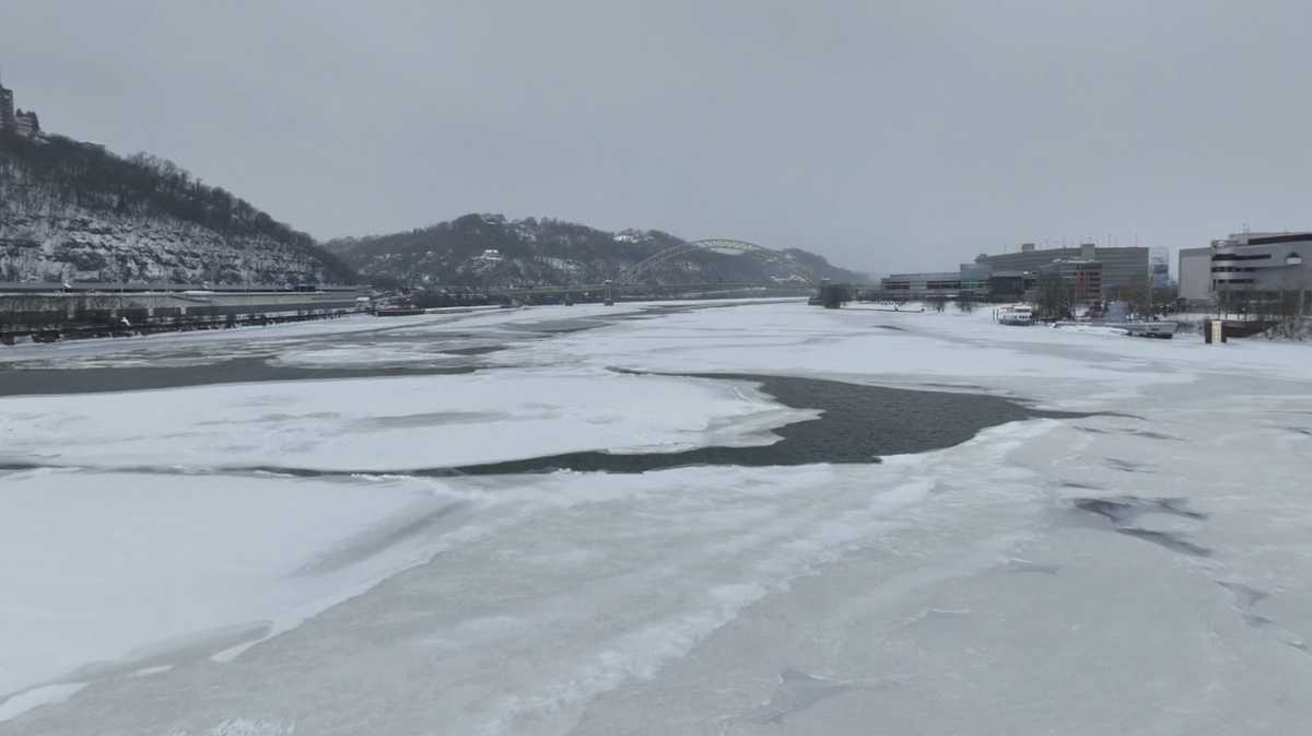 Ice buildup on Pittsburgh rivers threatens barge operations