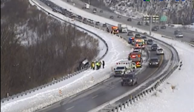 Vehicle crashes into guardrail along I-79 in Collier Township, Allegheny County