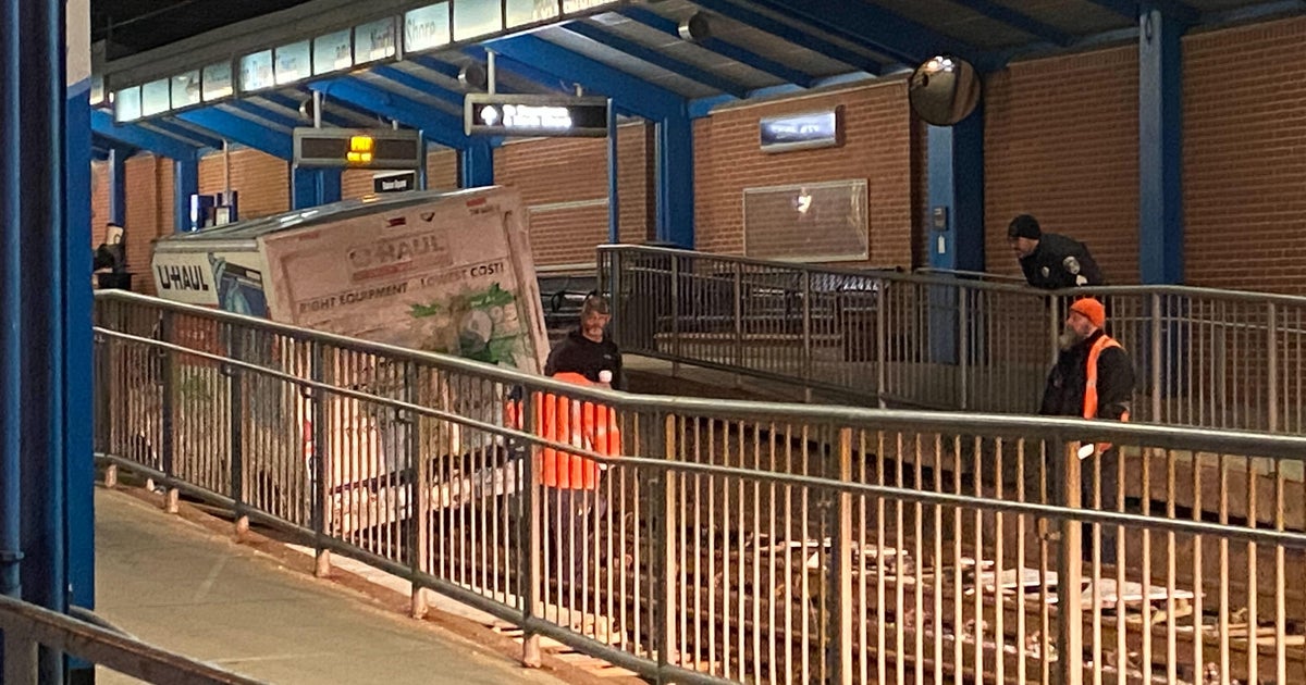 'T' service returns to normal after truck gets stuck on tracks at Station Square