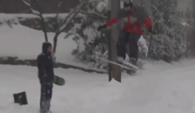 Videos show Pittsburghers snowboarding and skiing down streets after snowstorm
