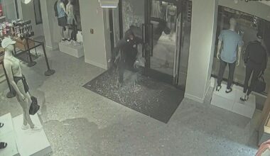 Surveillance video shows 2 suspects smash door, burglarize Lululemon store in Pennsylvania