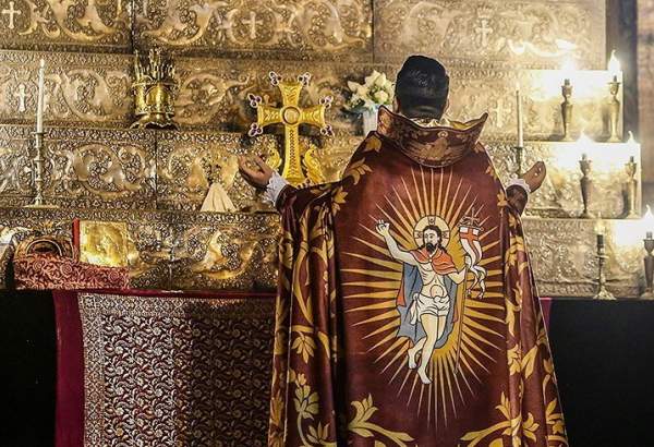 Ceremony of “Blessing of Water and Holy Communion” at Bethlehem Church in Isfahan (photo)