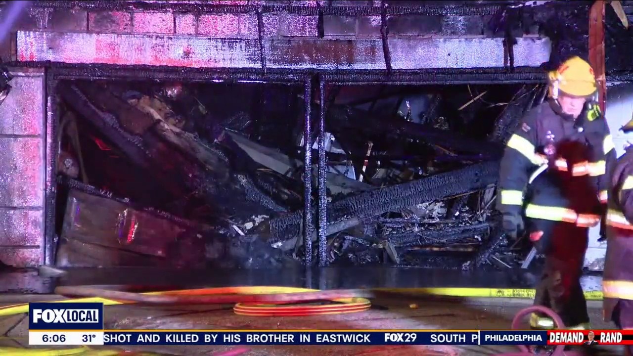 4 hurt in New Year's Eve fire in Philadelphia