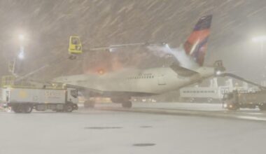 Winter storm cancels over 600 flights at Philadelphia International Airport, PennDOT reduces road speeds