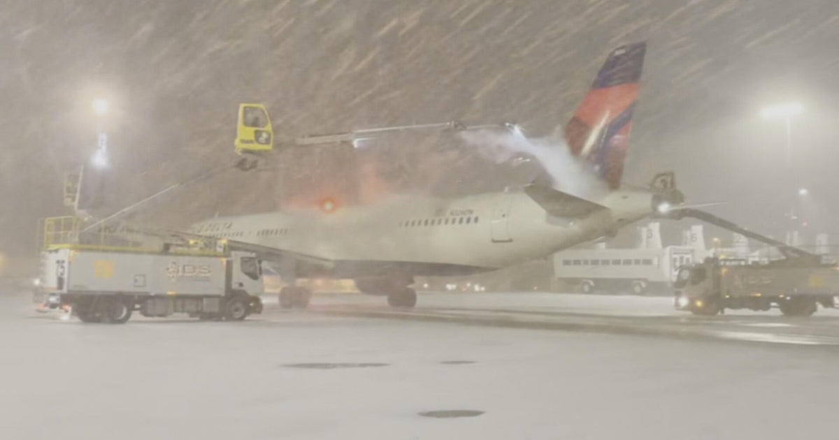 Winter storm cancels over 600 flights at Philadelphia International Airport, PennDOT reduces road speeds