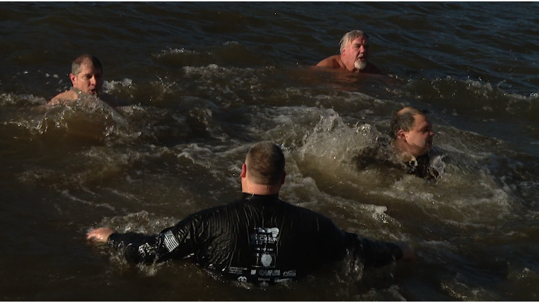Polar plunge marks New Year tradition in Pittsburgh