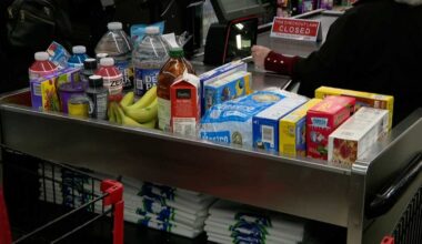 Pittsburgh shoppers stock up as weekend snowstorm approaches