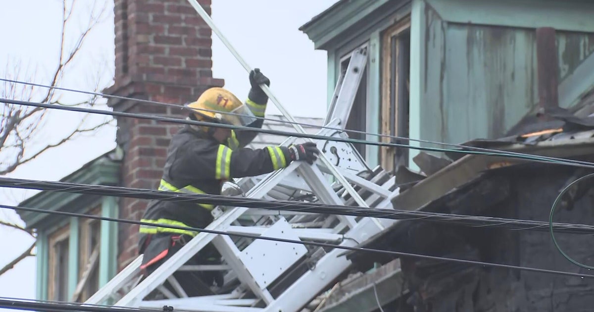2 people rescued from building fire in South Philadelphia