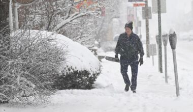 More snow in forecast Sunday, then freezing cold