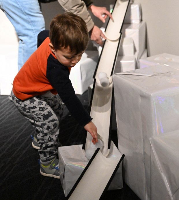 William Oplinger, 2,of Phoenixville, plays with snowballs in a tube maze  Friday, Jan. 2, 2026, in the Winter Wonder Lab exhibit at the Da Vinci Science Center in Allentown. (Amy Shortell/The Morning Call)