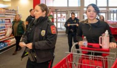 Local police officers make Christmas brighter for Parkland students – Lehigh Valley Press
