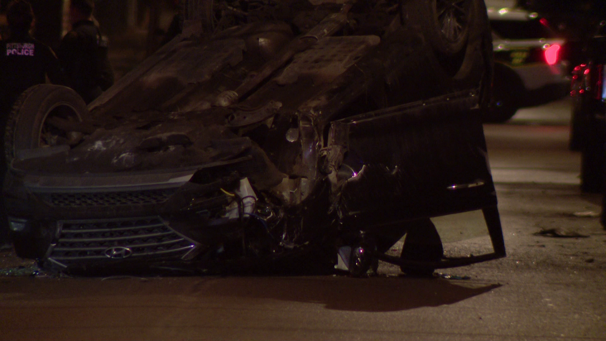 Early morning rollover crash in Pittsburgh