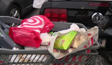 Shoppers pack South Philly grocery stores for bread, milk, and snacks before snow