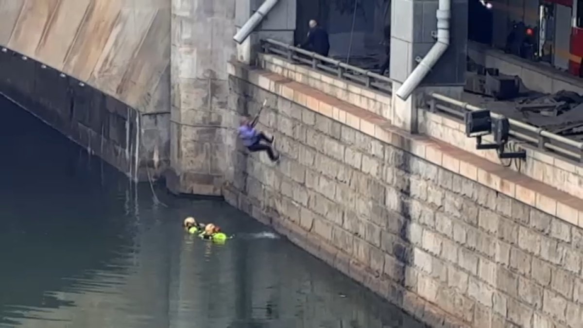 Philly firefighters rescue person from Schuylkill River – NBC10 Philadelphia