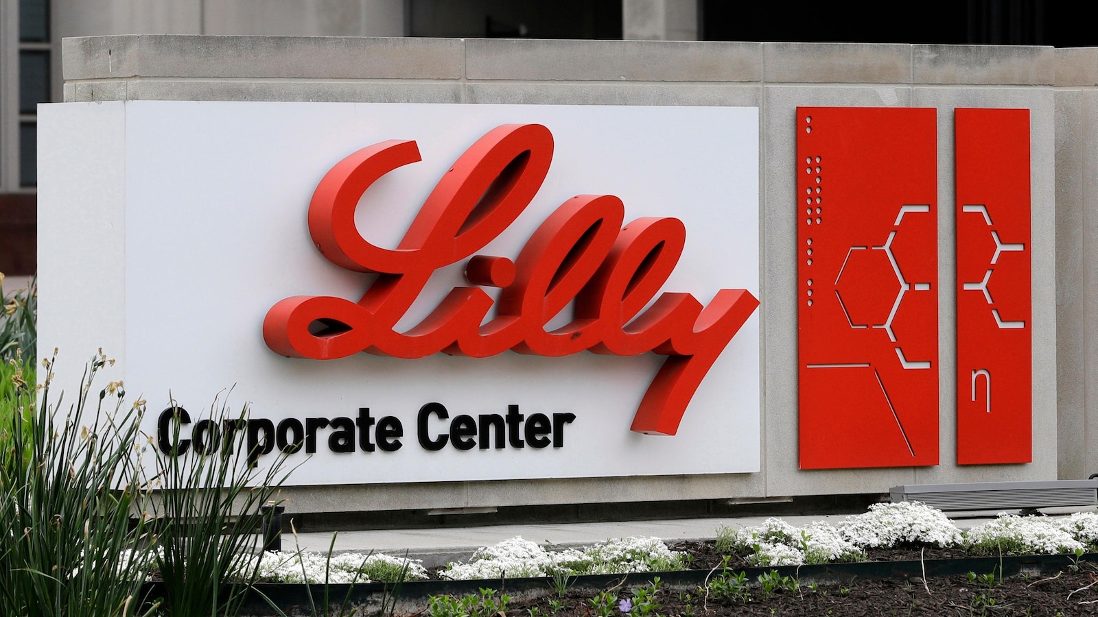 Drugmaker Eli Lilly announces new plant in Pennsylvania as part of domestic expansion