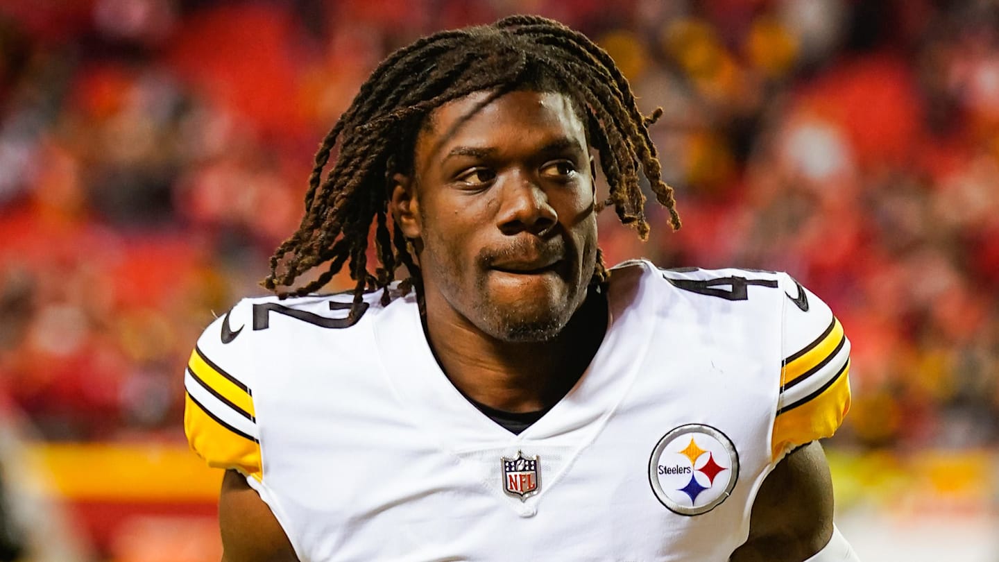 Pittsburgh Steelers cornerback James Pierre (42)