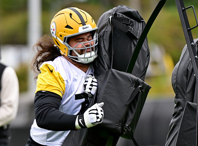 Pittsburgh Steelers LG Isaac Seumalo