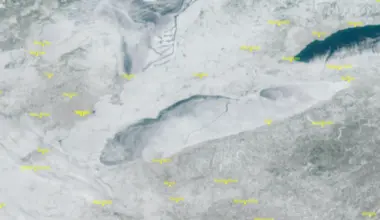 128 km (80 mile) long crack on Lake Erie after it nearly froze for the the first time since 1996