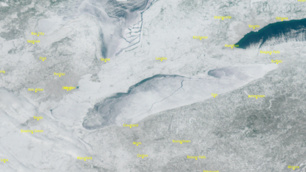 128 km (80 mile) long crack on Lake Erie after it nearly froze for the the first time since 1996