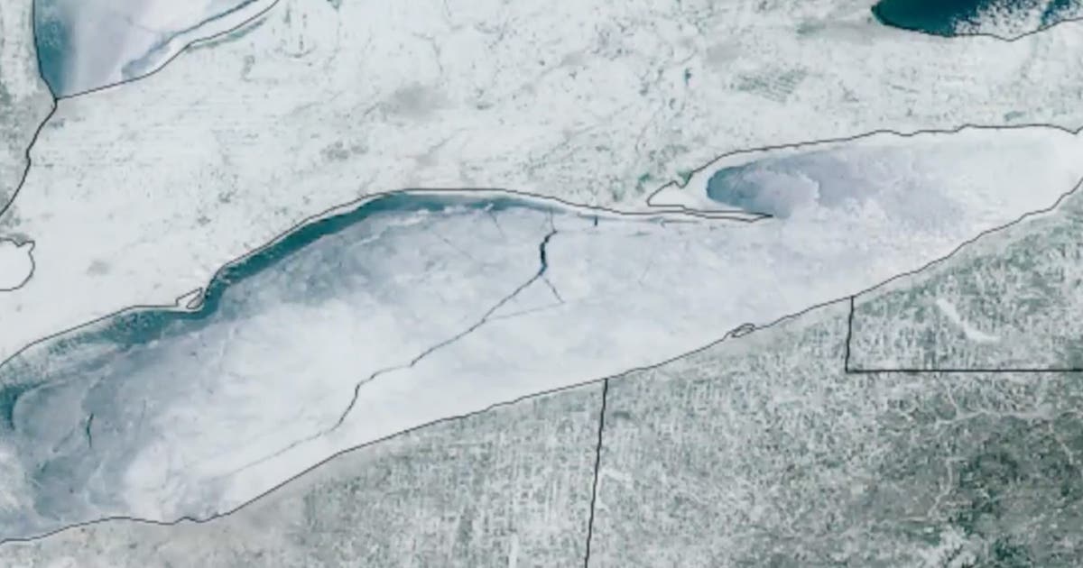 Lake Erie ice crack forming: See video