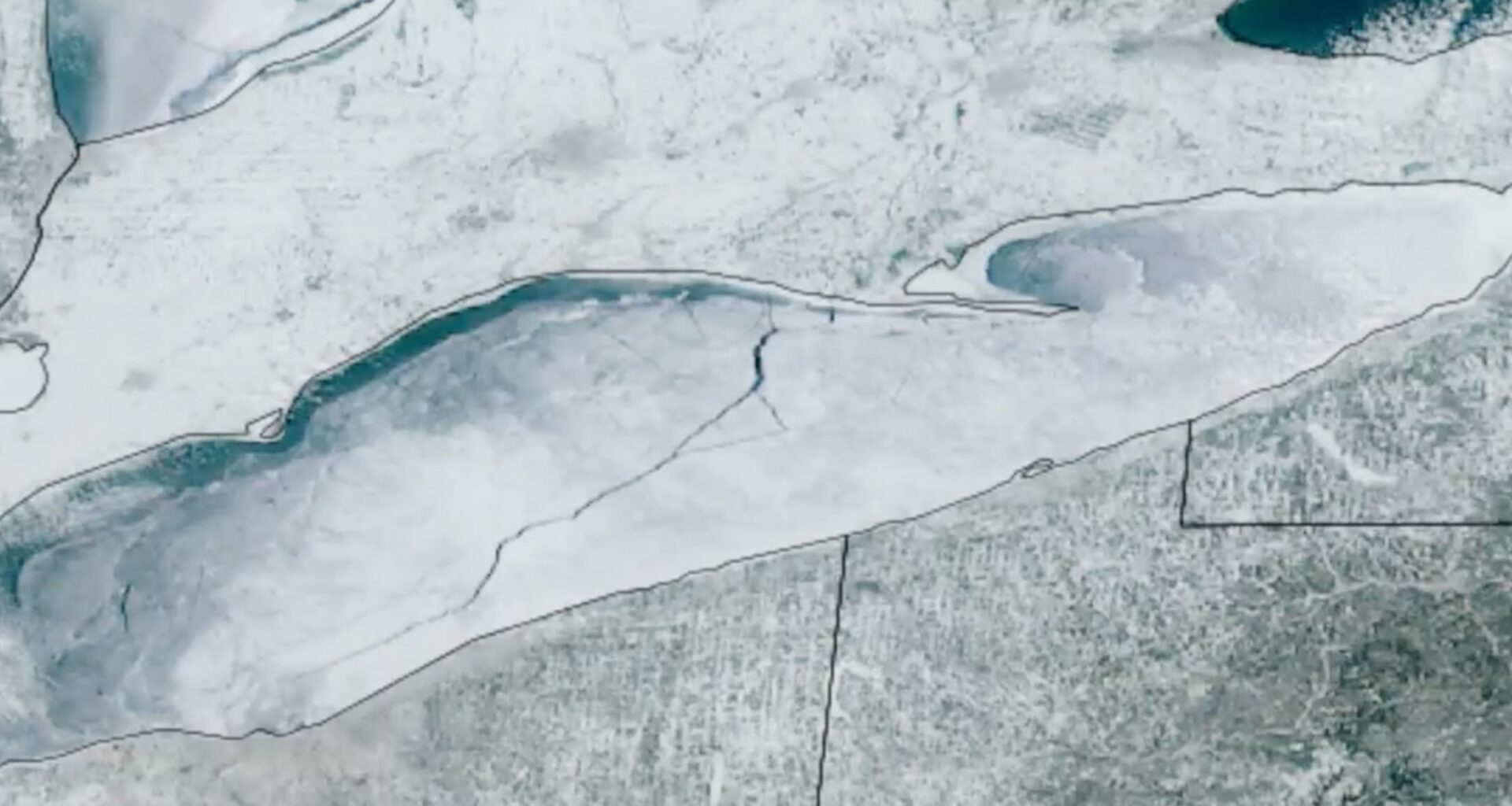 Lake Erie ice crack forming: See video