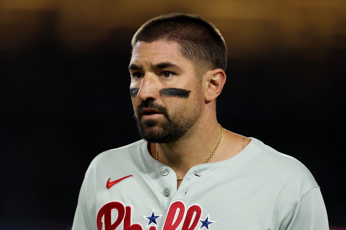 Phillies tell Nick Castellanos not to report to spring training
