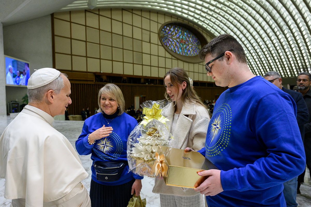 Bethlehem High School students get to meet, present gifts to Pope Leo XIV