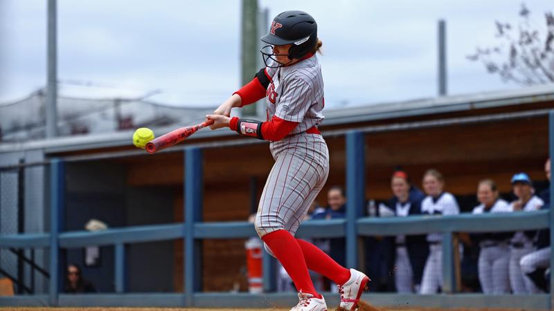 Big Inning Leads Penguins to Day One Split at Bank of the James Invitational