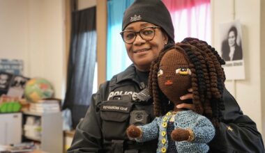 Temple police officer inspires students with crochet skills