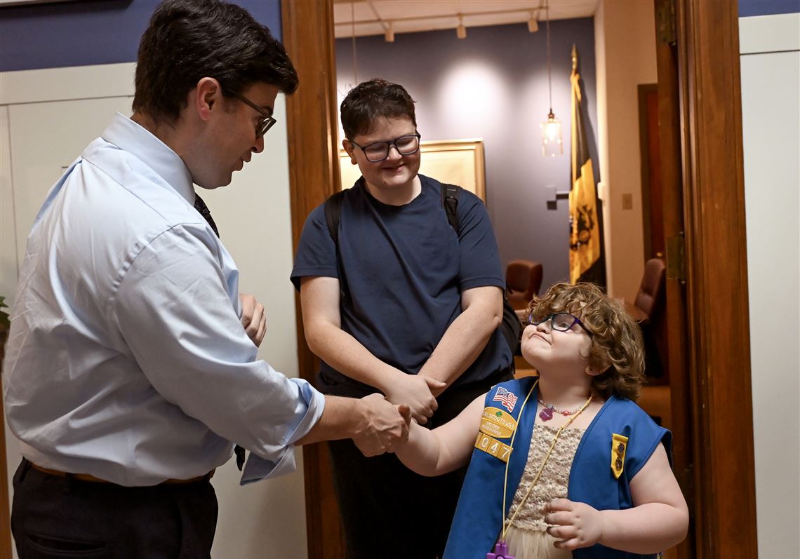 Pittsburgh Girl Scout goes viral after she sells a record-breaking number of cookies