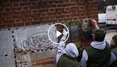 Park Service Workers Reinstall Exhibit on Slavery in Philadelphia