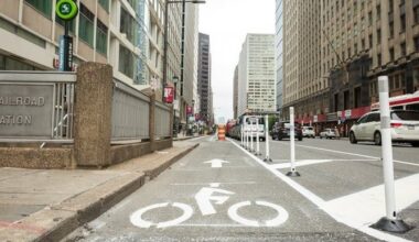 Philly to post 'No Stopping' signs along bike lanes with new funding from Pa.'s red light camera revenue