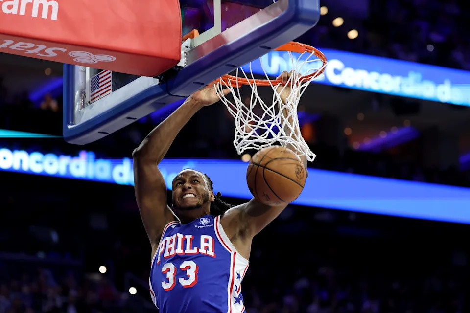 PHILADELPHIA, PENNSYLVANIA - JANUARY 14: Jabari Walker #33 of the Philadelphia 76ers dunks the ball during the second half against the Cleveland Cavaliers at Xfinity Mobile Arena on January 14, 2026 in Philadelphia, Pennsylvania. NOTE TO USER: User expressly acknowledges and agrees that, by downloading and or using this photograph, User is consenting to the terms and conditions of the Getty Images License Agreement. (Photo by Emilee Chinn/Getty Images)