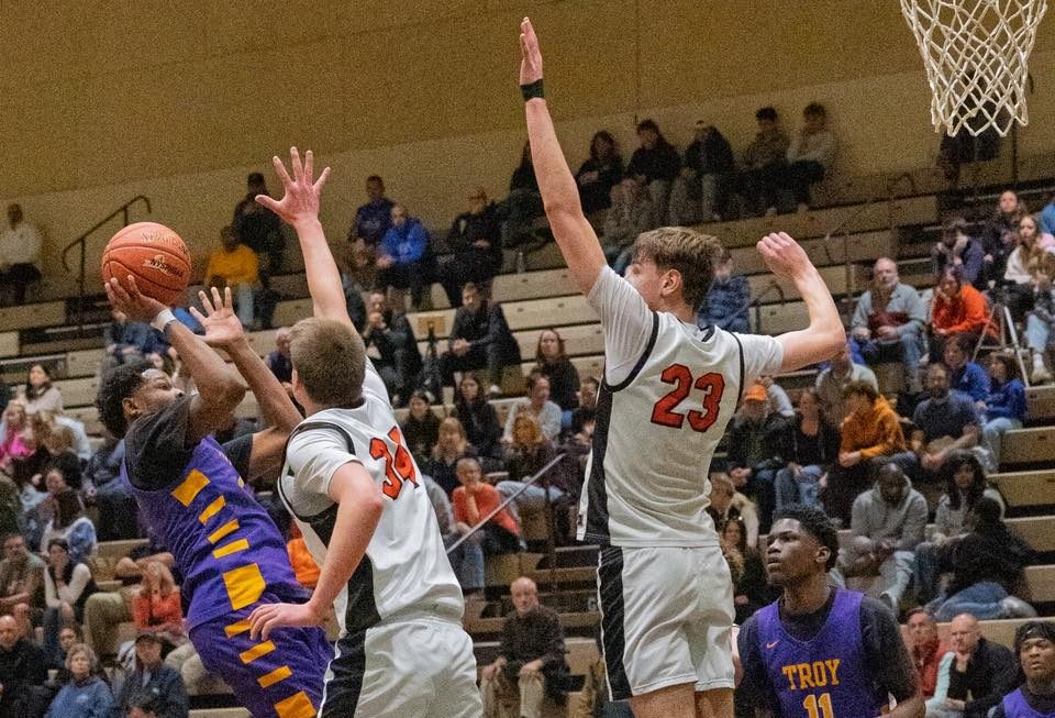 Troy uses underdog mentality to spark fourth-quarter comeback win over Bethlehem Central in Section 2 Class AA quarterfinals – Troy Record