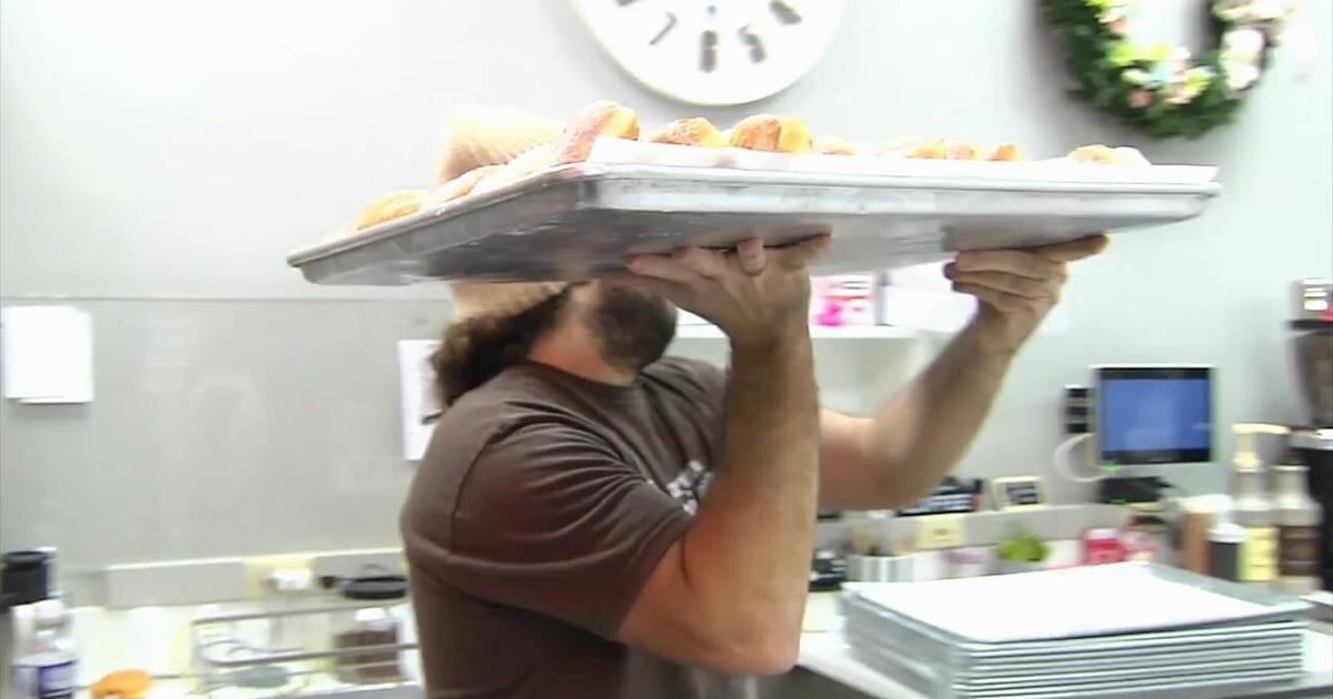 'Our Super Bowl': Allentown bakery serves up thousands of fastnachts | Lehigh Valley Regional News