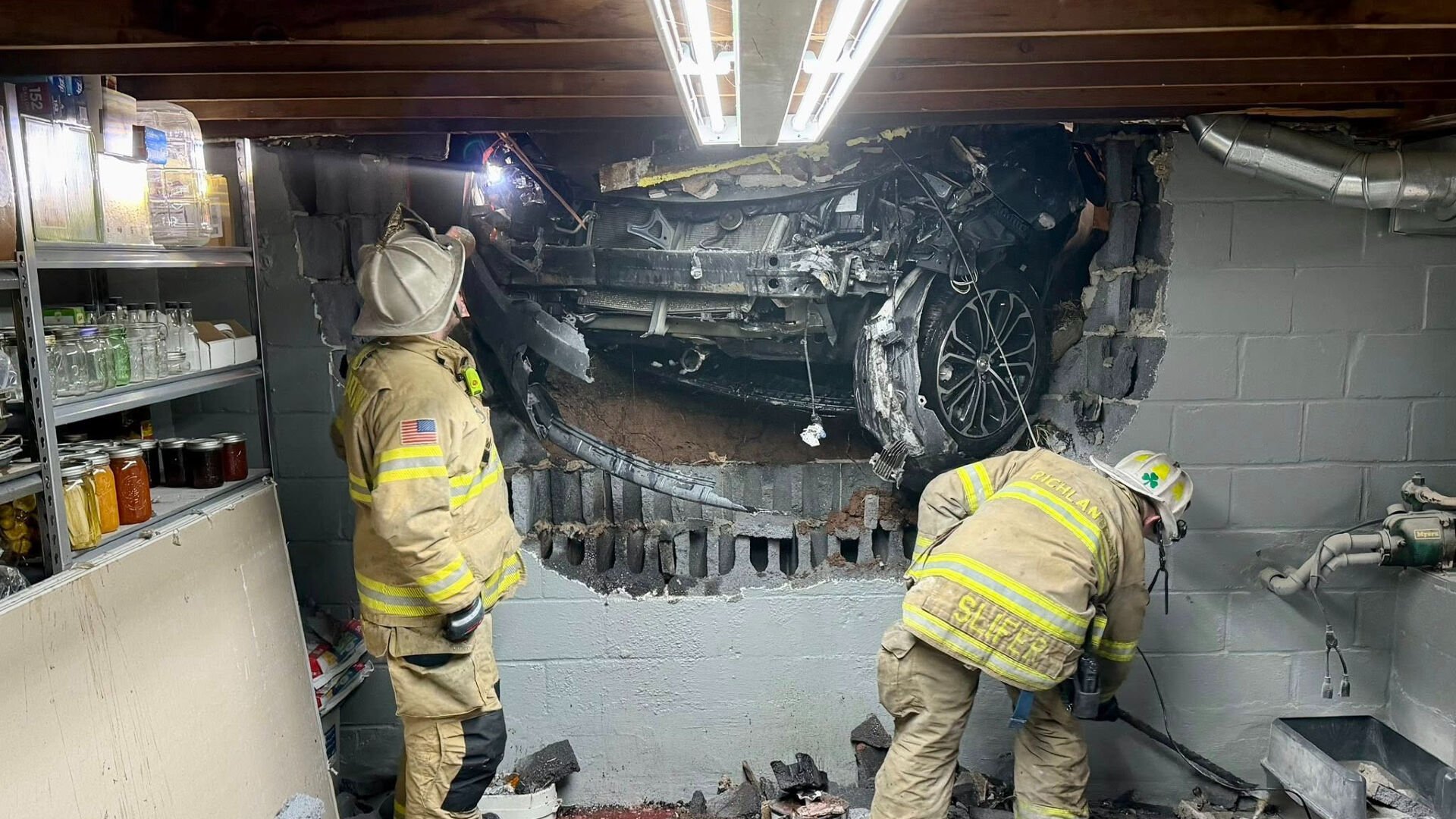 Car into house in Richland Twp.