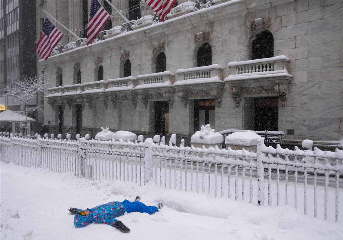 U.S. stocks stop their slide after seeing potential upsides from AI